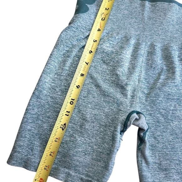 New Balance Green Biker Shorts Size Medium - Picture 7 of 9